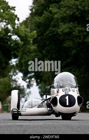 1966 URS 500 ccm Racing Sidecar Outfit. Von vorne dargestellt Stockfoto