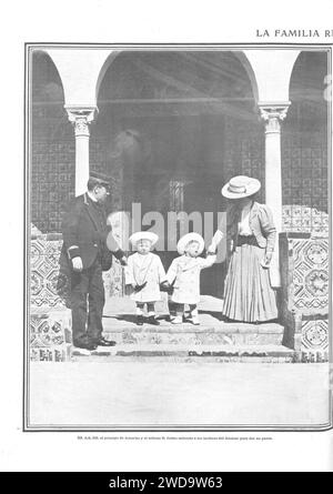 10.03.1910, Actualidades, La familia Real en Sevilla, El Príncipe de Asturias y el infante Jaime saliendo a los jardines del Alcázar para dar un paseo, Barrera. Stockfoto