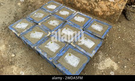 Das tägliche Leben in Antakya, der türkischen Region Hatay, 11. Januar 2024, fast ein Jahr nach dem verheerenden Erdbeben 2023. Abgebildete Konstruktion von Stockfoto