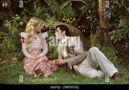 Reese Witherspoon, Rupert Everett, The Important of Being Earnest (2002). Foto: Miramax Films (Aktenzeichen 34580-657THA) Stockfoto