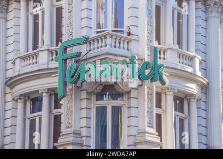 London, Großbritannien. Januar 2024. Außenansicht von Fenwick in der New Bond Street. Das ikonische Kaufhaus wird nach 133 Jahren geschlossen. Quelle: Vuk Valcic/Alamy Stockfoto