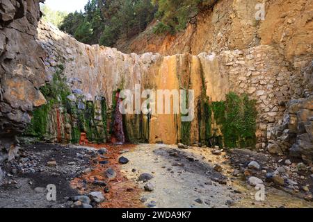 Blick auf den Wasserfall Colores im Nationalpark Caldera de Taburiente auf der Insel La Palma, Kanarische Inseln Stockfoto