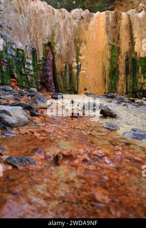 Blick auf den Wasserfall Colores im Nationalpark Caldera de Taburiente auf der Insel La Palma, Kanarische Inseln Stockfoto