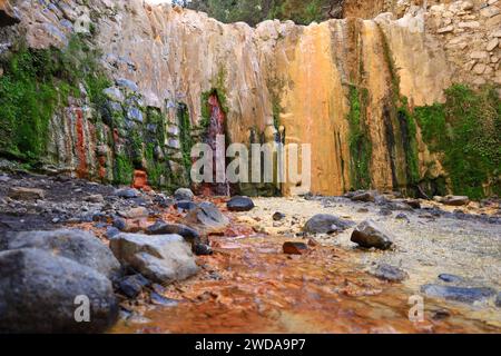 Blick auf den Wasserfall Colores im Nationalpark Caldera de Taburiente auf der Insel La Palma, Kanarische Inseln Stockfoto