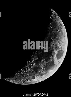 Der Mond Durch Teleskop, Der Halbmond Wächst Stockfoto