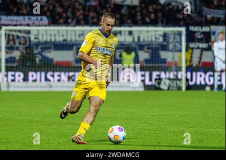 Kiel, Deutschland. Januar 2024. Marvin Rittmüller (Eintracht Braunschweig, #18) GER, Holstein Kiel vs. Eintracht Braunschweig, Fussball, 2. Bundesliga, Spieltag 18, Spielzeit 2023/2024, 19.01.2024 DFL-VORSCHRIFTEN VERBIETEN JEDE VERWENDUNG VON FOTOGRAFIEN ALS BILDSEQUENZEN UND/ODER QUASI-VIDEO Foto: Eibner-Pressefoto/Marcel von Fehrn Credit: dpa/Alamy Live News Stockfoto