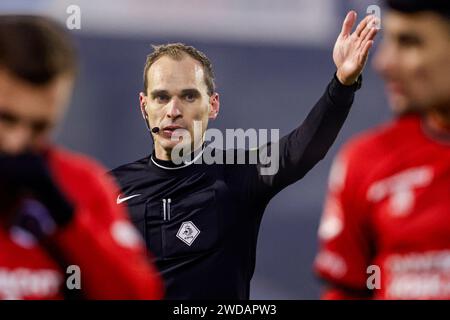 Eindhoven, Niederlande. Januar 2024. EINDHOVEN, NIEDERLANDE - 19. JANUAR: Schiedsrichter Wouter Wiersma gestet beim niederländischen Keuken Kampioen Divisie Spiel zwischen dem FC Eindhoven und de Graafschap im Jan Louwers Stadion am 19. Januar 2024 in Eindhoven, Niederlande. (Foto: Broer van den Boom/Orange Pictures) Credit: Orange Pics BV/Alamy Live News Stockfoto