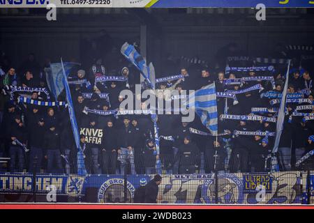 Eindhoven, Niederlande. Januar 2024. EINDHOVEN, NIEDERLANDE - 19. JANUAR: Fans und Fans von de Graafschap während des niederländischen Keuken Kampioen Divisie-Spiels zwischen dem FC Eindhoven und de Graafschap im Jan Louwers Stadion am 19. Januar 2024 in Eindhoven, Niederlande. (Foto: Broer van den Boom/Orange Pictures) Credit: Orange Pics BV/Alamy Live News Stockfoto