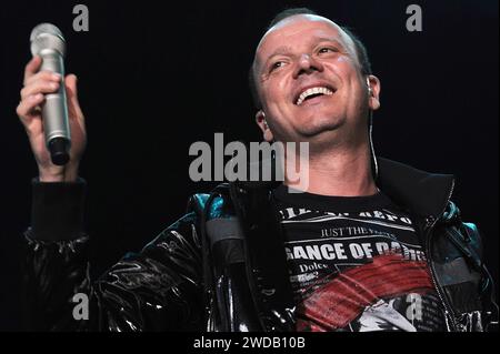 Mailand Italien 23.11.2009: Gigi D’Alessio, italienischer Sänger, Live-Konzert im Forum Assago Stockfoto