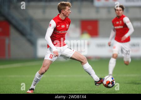 Maastricht, Niederlande. Januar 2024. MAASTRICHT, NIEDERLANDE - 19. JANUAR: Ferre Slegers von MVV Maastricht spielt mit dem Ball während des Matches MVV Maastricht zwischen Jong FC Utrecht am 19. Januar 2024 in de Geusselt in Maastricht, Niederlande. (Foto von Orange Pictures) Credit: dpa/Alamy Live News Stockfoto