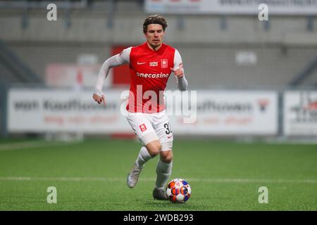 Maastricht, Niederlande. Januar 2024. MAASTRICHT, NIEDERLANDE - 19. JANUAR: Tim Zeegers vom MVV Maastricht spielt mit dem Ball während des Matches MVV Maastricht zwischen Jong FC Utrecht am 19. Januar 2024 in de Geusselt in Maastricht, Niederlande. (Foto von Orange Pictures) Credit: dpa/Alamy Live News Stockfoto