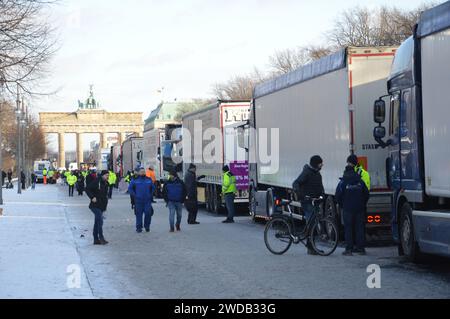 Berlin, Deutschland - 19. Januar 2024 - Demonstration von Truckern. (Foto: Markku Rainer Peltonen) Stockfoto