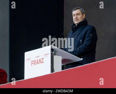 München, Deutschland. Januar 2024. Markus Soeder (Ministerpraesident, Freistaat Bayern) bei seiner Rede auf der Buehne. Deutschland, FC Bayern München, Gedenkfeier für Franz Beckenbauer, Allianz-Arena, 19.01.2024. Foto: Eibner-Pressefoto/Heike feiner Credit: dpa/Alamy Live News Stockfoto