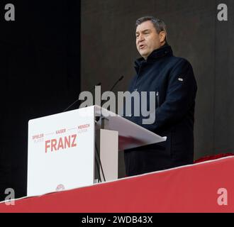 München, Deutschland. Januar 2024. Markus Soeder (Ministerpraesident, Freistaat Bayern) bei seiner Rede auf der Buehne. Deutschland, FC Bayern München, Gedenkfeier für Franz Beckenbauer, Allianz-Arena, 19.01.2024. Foto: Eibner-Pressefoto/Heike feiner Credit: dpa/Alamy Live News Stockfoto