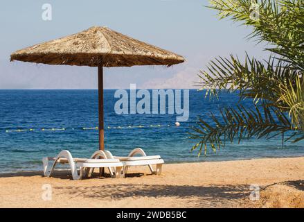 Strand des Roten Meeres in Tala Bay, Aqaba, Jordanien Stockfoto