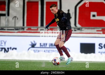 Maastricht, Niederlande. Januar 2024. MAASTRICHT, NIEDERLANDE - 19. JANUAR: SIL van der Wegen vom Jong FC Utrecht übergibt den Ball während des Matches MVV Maastricht zwischen Jong FC Utrecht am 19. Januar 2024 in de Geusselt in Maastricht, Niederlande. (Foto von Orange Pictures) Credit: dpa/Alamy Live News Stockfoto