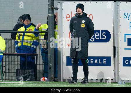 Helmond, Niederlande. Januar 2024. HELMOND, NETHERLANDSE - 19. JANUAR: Vierter Beamter Steve Janssen beim niederländischen Keuken Kampioen Divisie Spiel zwischen Helmond Sport und Jong PSV im GS Staalwerke Stadion am 19. Januar 2024 in Helmond, Niederlande. (Foto: Joris Verwijst/Orange Pictures) Credit: dpa/Alamy Live News Stockfoto