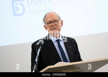 Unternehmer Roland Berger beim 10-jährigen Jubiläum der Profilklassen für begabte Mädchen und Jungen aus sozial benachteiligten Strukturen am Nürnberger Dürer-Gymnasium. Nürnberg, 18.01.2024 Bayern Deutschland *** Unternehmer Roland Berger zum 10. Jahrestag der Profilklassen für begabte Mädchen und Jungen aus sozial benachteiligtem Hintergrund am Nürnberger Dürer Gymnasium Nürnberg, 18 01 2024 Bayern Deutschland Copyright: XDwixAnoraganingrumx Stockfoto