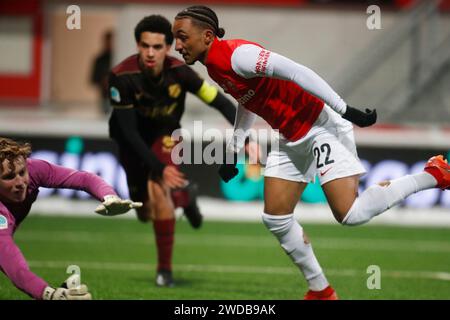 Maastricht, Niederlande. Januar 2024. MAASTRICHT, NIEDERLANDE - 19. JANUAR: Dailon Livramento von MVV Maastricht feiert sein Tor während des Matches MVV Maastricht zwischen Jong FC Utrecht am 19. Januar 2024 in de Geusselt in Maastricht, Niederlande. (Foto von Orange Pictures) Credit: dpa/Alamy Live News Stockfoto