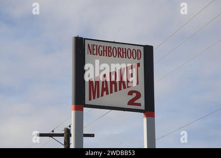 Lewiston /Idaho /USA  18. Januar 2016   Nachbarschaft nahe Bourhoodmarket 2 und Gaspreis 2,0 und 2,17 Stockfoto