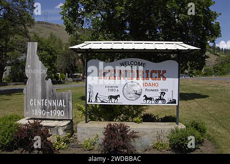 KENDRICK/IDAHO/USA- Alltag und Lebensweise in Kendrick Stadt mit herrschender Lebenskirche und US-Post Bürocafé Restaurant und Spirituosenladen und Kendrick 100 Jahre alt 1890-1990 und jetzt Kendrick 100 Jahre alt 14 Jahre alte Herrscherstadt an der Highway 3 in der historischen Herrscherstadt Idaho, 08. juni 2014 Stockfoto