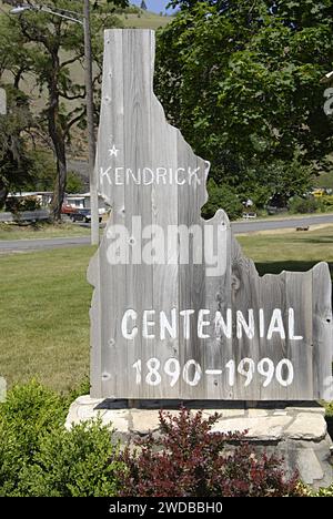 KENDRICK/IDAHO/USA- Alltag und Lebensweise in Kendrick Stadt mit herrschender Lebenskirche und US-Post Bürocafé Restaurant und Spirituosenladen und Kendrick 100 Jahre alt 1890-1990 und jetzt Kendrick 100 Jahre alt 14 Jahre alte Herrscherstadt an der Highway 3 in der historischen Herrscherstadt Idaho, 08. juni 2014 Stockfoto