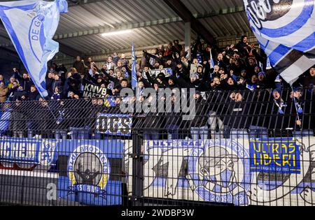 Eindhoven, Niederlande. Januar 2024. EINDHOVEN, NIEDERLANDE - 19. JANUAR: Fans und Fans feiern ihren Sieg beim niederländischen Keuken Kampioen Divisie Spiel zwischen dem FC Eindhoven und de Graafschap im Jan Louwers Stadion am 19. Januar 2024 in Eindhoven. (Foto: Broer van den Boom/Orange Pictures) Credit: dpa/Alamy Live News Stockfoto