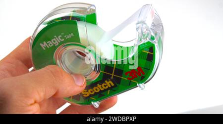 Ein Foto eines Magic Tape Roll Spenders. Stockfoto