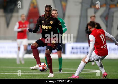Maastricht, Niederlande. Januar 2024. MAASTRICHT, NIEDERLANDE - 19. JANUAR: Gibson Yah vom Jong FC Utrecht kontrolliert den Ball während des Matches MVV Maastricht zwischen Jong FC Utrecht am 19. Januar 2024 in de Geusselt in Maastricht, Niederlande. (Foto von Orange Pictures) Credit: dpa/Alamy Live News Stockfoto