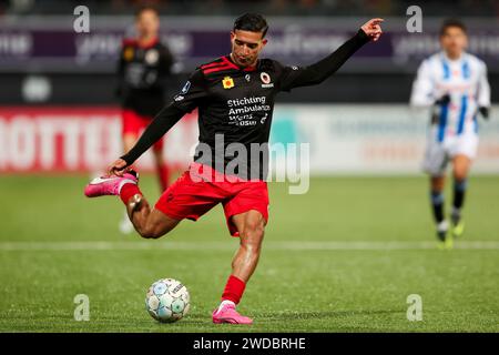 Rotterdam, Nederland. Januar 2024. ROTTERDAM, NEDERLAND - 19. JANUAR: Couhaib Driouech von Excelsior Rotterdam schießt den Ball während des niederländischen Eredivisie-Spiels zwischen Excelsior Rotterdam und sc Heerenveen im Van Donge & de Roo Stadion am 19. Januar 2024 in Rotterdam, Nederland. (Foto: Hans van der Valk/Orange Pictures) Credit: dpa/Alamy Live News Stockfoto