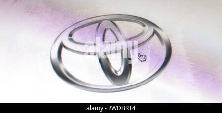 Dublin, Irland - 13. Februar 2024: Ein Foto des Toyota Car Logos auf einem Computerbildschirm. Stockfoto