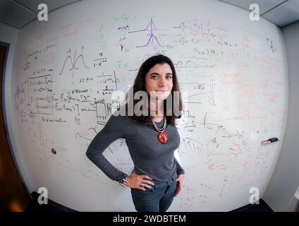 New Haven, Connecticut, USA. November 2022. LUCIE BERKOVITCH in ihren Büros in New Haven, Connecticut, wo sie als Postdoktorandin für Neurowissenschaften an der Yale University arbeitet. (Kreditbild: © Stan Godlewski/ZUMA Press Wire) NUR REDAKTIONELLE VERWENDUNG! Nicht für kommerzielle ZWECKE! Stockfoto