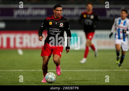 Rotterdam, Nederland. Januar 2024. ROTTERDAM, NEDERLAND - 19. JANUAR: Couhaib Driouech von Excelsior Rotterdam spielt mit dem Ball während des niederländischen Eredivisie-Spiels zwischen Excelsior Rotterdam und sc Heerenveen im Van Donge & de Roo Stadion am 19. Januar 2024 in Rotterdam, Nederland. (Foto: Hans van der Valk/Orange Pictures) Credit: dpa/Alamy Live News Stockfoto