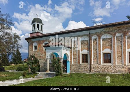 KALOFER, BULGARIEN - 5. AUGUST 2018: Panorama des Zentrums der historischen Stadt Kalofer, Region Plovdiv, Bulgarien Stockfoto