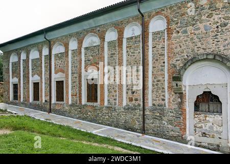 KALOFER, BULGARIEN - 5. AUGUST 2018: Panorama des Zentrums der historischen Stadt Kalofer, Region Plovdiv, Bulgarien Stockfoto