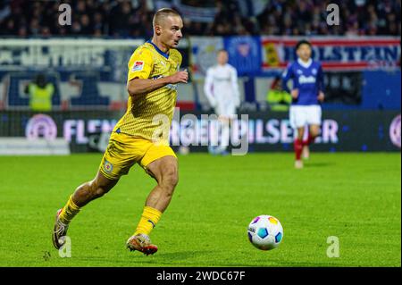 Kiel, Deutschland. Januar 2024. Marvin Rittmüller (Eintracht Braunschweig, #18) GER, Holstein Kiel vs. Eintracht Braunschweig, Fussball, 2. Bundesliga, Spieltag 18, Spielzeit 2023/2024, 19.01.2024 DFL-VORSCHRIFTEN VERBIETEN JEDE VERWENDUNG VON FOTOGRAFIEN ALS BILDSEQUENZEN UND/ODER QUASI-VIDEO Foto: Eibner-Pressefoto/Marcel von Fehrn Credit: dpa/Alamy Live News Stockfoto