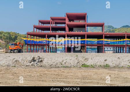 Daejeon, Südkorea, 18. April 2021: Bau eines neuen Industriebaus in ländlicher Umgebung, Südkorea Stockfoto