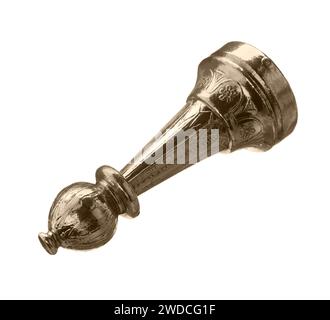 Ein goldener Schachbischof isoliert auf weiß Stockfoto