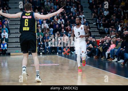 Villeurbanne, Frankreich. Januar 2024. Paris LEE aus Lyon und Malte DELOW aus Alba Berlin während des Basketballspiels der Turkish Airlines EuroLeague zwischen LDLC ASVEL Villeurbanne und Alba Berlin am 12. Januar 2024 in der Astroballe in Villeurbanne, Frankreich - Foto Romain Biard/Isports/DPPI Credit: DPPI Media/Alamy Live News Stockfoto