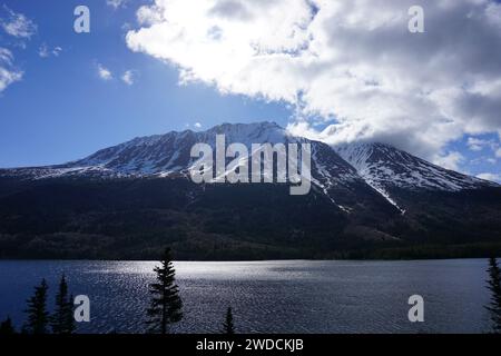 Die Berge Alaskas und des Yukon wurden im MAI 2017 aufgenommen Stockfoto