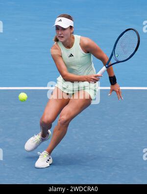 Melbourne, Australien. Januar 2024. ANNA KALINSKAYA von der Russischen Föderation im Kampf gegen SLOANE STEPHENS aus den USA in der KIA Arena in einem Spiel der 3. Runde der Women's Singles am 7. Tag der Australian Open 2024 in Melbourne, Australien. Sydney Low/Cal Sport Media/Alamy Live News Stockfoto