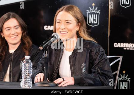 Emily Sonnett spricht am 2024 19. Januar 2024 im Rainbow Room im Rockefeller Center in New York beim Gotham FC Stockfoto