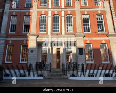 London, Großbritannien. Januar 2024. 43 King Street am Covent Garden. Vor 250 Jahren wurde in London ein 'Grand Hotel' eröffnet. Das Gebäude an der King Street in Covent Garden gilt als das erste Luxushotel unter diesem Namen. (Zu dpa: 'Travel for Pleasure: Das erste Grand Hotel, das vor 250 Jahren eröffnet wurde') Credit: Julia Kilian/dpa/Alamy Live News Stockfoto