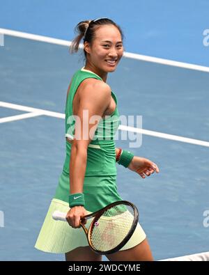 Melbourne, Australien. Januar 2024. Der 12. Seed QINWEN ZHENG aus China feiert nach dem Sieg über YAFAN WANG aus China in der Rod Laver Arena in einem Spiel der 3. Runde der Frauen-Singles am 7. Tag der Australian Open 2024 in Melbourne, Australien. Sydney Low/Cal Sport Media/Alamy Live News Stockfoto