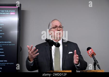 EMPORIA, KANSAS - 19. JANUAR 2024 Ed Bashaw, der Dekan der School of Business, hält eine Hauptredner bei der Eröffnung des neuen Cybersecurity Research + Outreach Center an der Emporia State University Stockfoto