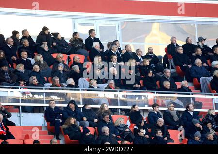 Die Gästetribüne mit Patricia Riekel, Helmut Markwort, Frank-Walter Steinmeier, Herbert Hainer, Olaf Scholz, Joel Beckenbauer, Heidi Beckenbauer, Francesca Beckenbauer, Paul Breitner, Rudi Völler, Günter Netzer, Olaf Thon und Edmund Stoiber bei der Gedenkfeier für Franz Beckenbauer in der Allianz Arena. München, 19.01.2024 *** die Gasttribüne mit Patricia Riekel, Helmut Markwort, Frank Walter Steinmeier, Herbert Hainer, Olaf Scholz, Joel Beckenbauer, Heidi Beckenbauer, Francesca Beckenbauer, Paul Breitner, Rudi Völler, Günter Netzer, Olaf Thon und Edmund Stoiber beim Gedenkgottesdienst f Stockfoto