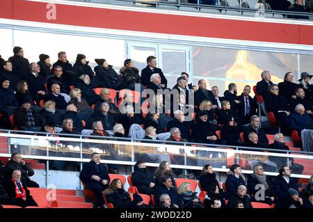 Die Gästetribüne mit Karl-Heinz Rummenigge, Patricia Riekel, Helmut Markwort, Frank-Walter Steinmeier, Herbert Hainer, Olaf Scholz, Joel Beckenbauer, Heidi Beckenbauer, Francesca Beckenbauer, Paul Breitner, Rudi Völler, Günter Netzer, Olaf Thon und Edmund Stoiber bei der Gedenkfeier für Franz Beckenbauer in der Allianz Arena. München, 19.01.2024 *** die Gastgalerie mit Karl Heinz Rummenigge, Patricia Riekel, Helmut Markwort, Frank Walter Steinmeier, Herbert Hainer, Olaf Scholz, Joel Beckenbauer, Heidi Beckenbauer, Francesca Beckenbauer, Paul Breitner, Rudi Völler, Günter Netzer, Olaf Thon A Stockfoto