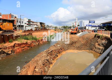 Wiederherstellung des ipitanga-Flusses lauro de freitas, bahia, brasilien - 30. august 2024: Instandsetzungsarbeiten an einem Kanal am Fluss Ipitanga in Lauro de Freitas. LAURO DE FREITAS BAHIA BRASILIEN COPYRIGHT: XJOAXSOUZAX 300823JOA0015 Stockfoto