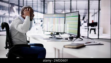 Datenanalyst Afrikanischer Mann Mit Tabellenkalkulation Auf Computer Stockfoto