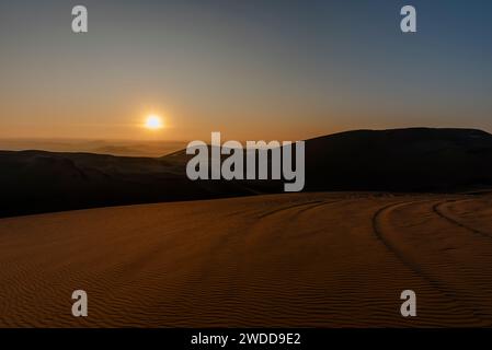 Sonnenuntergang in der Wüste bei Ica in Peru Stockfoto